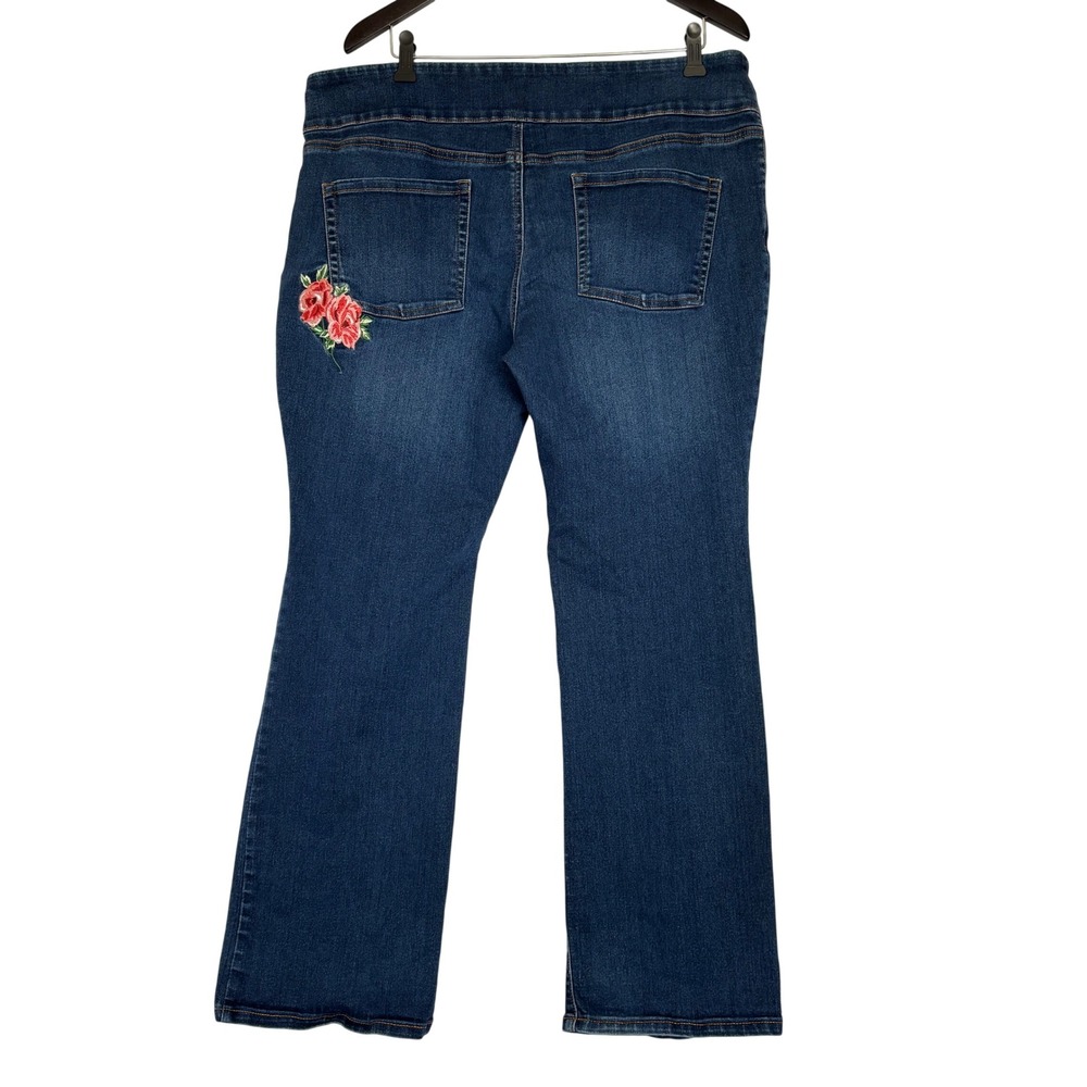 Pioneer Woman Plus Size 2XL Dark Wash Rose Embroidered Pull On Bootcut Jeans